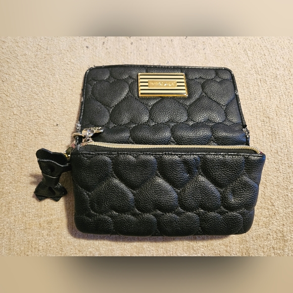 Betsey Johnson wristlet wallet- puffy black hearts - Picture 2 of 11